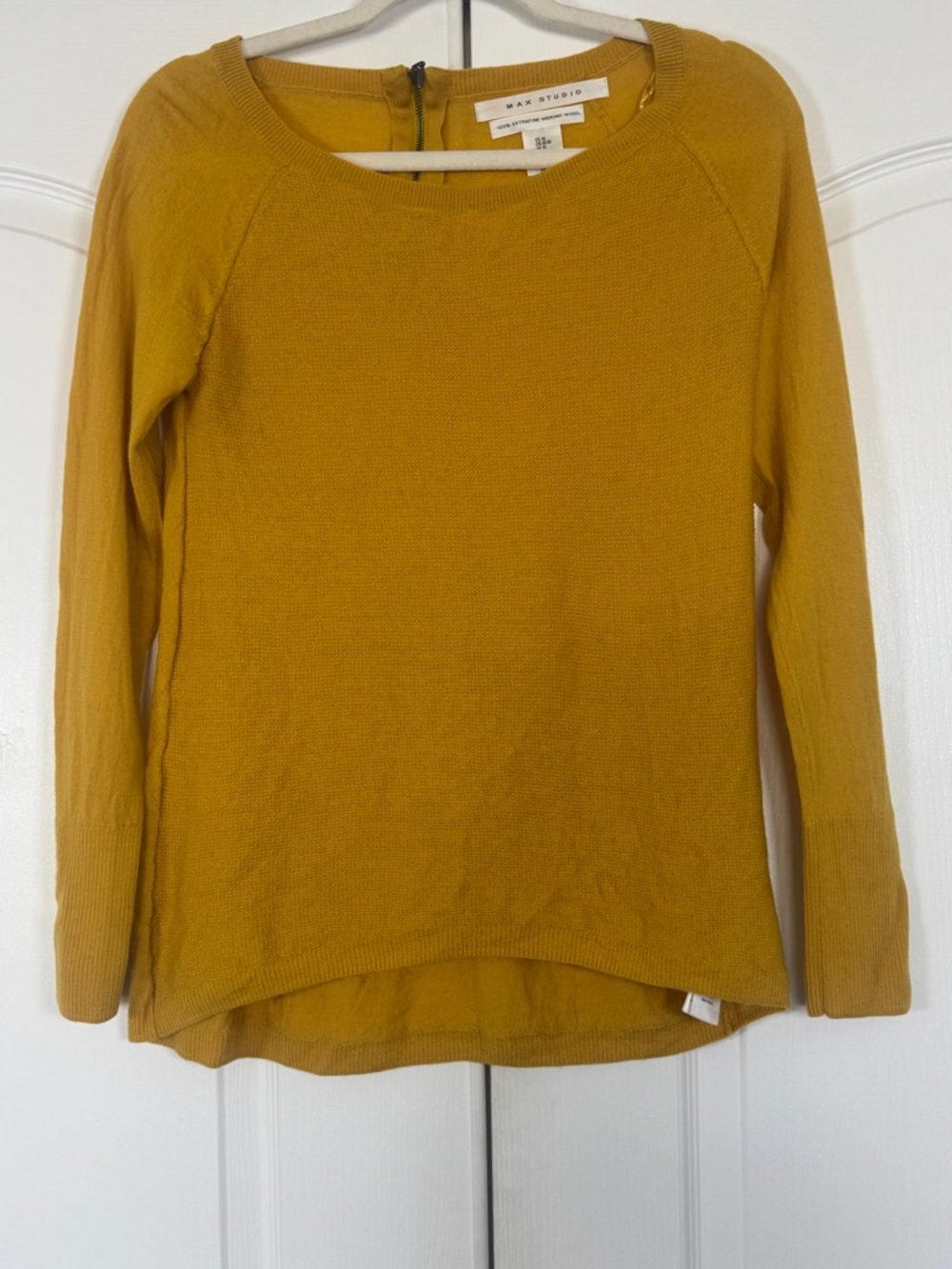 Max Studio 100% Extrafine Merino Wool Mustard Yellow Sweater Back Zip Size Med